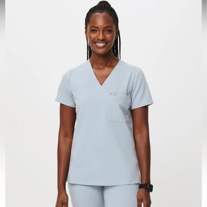 Figs Catarina One Pocket Scrub Top (dusty blue)